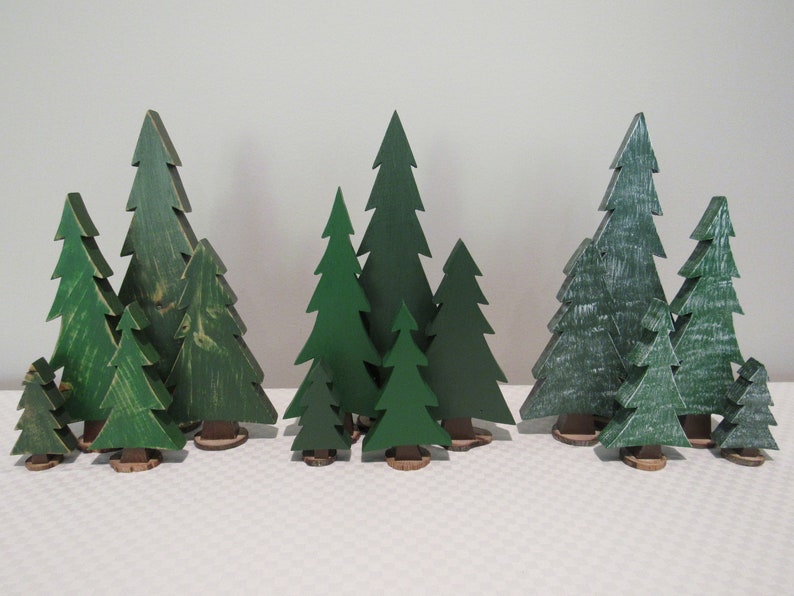 Choisissez votre finition Lot de 5 sapins de Noël décoratifs en bois En détresse, unie ou recouverte de neige Décoration de cabane rustique image 7