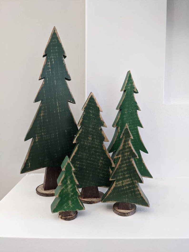 Choisissez votre finition Lot de 5 sapins de Noël décoratifs en bois En détresse, unie ou recouverte de neige Décoration de cabane rustique Distressed