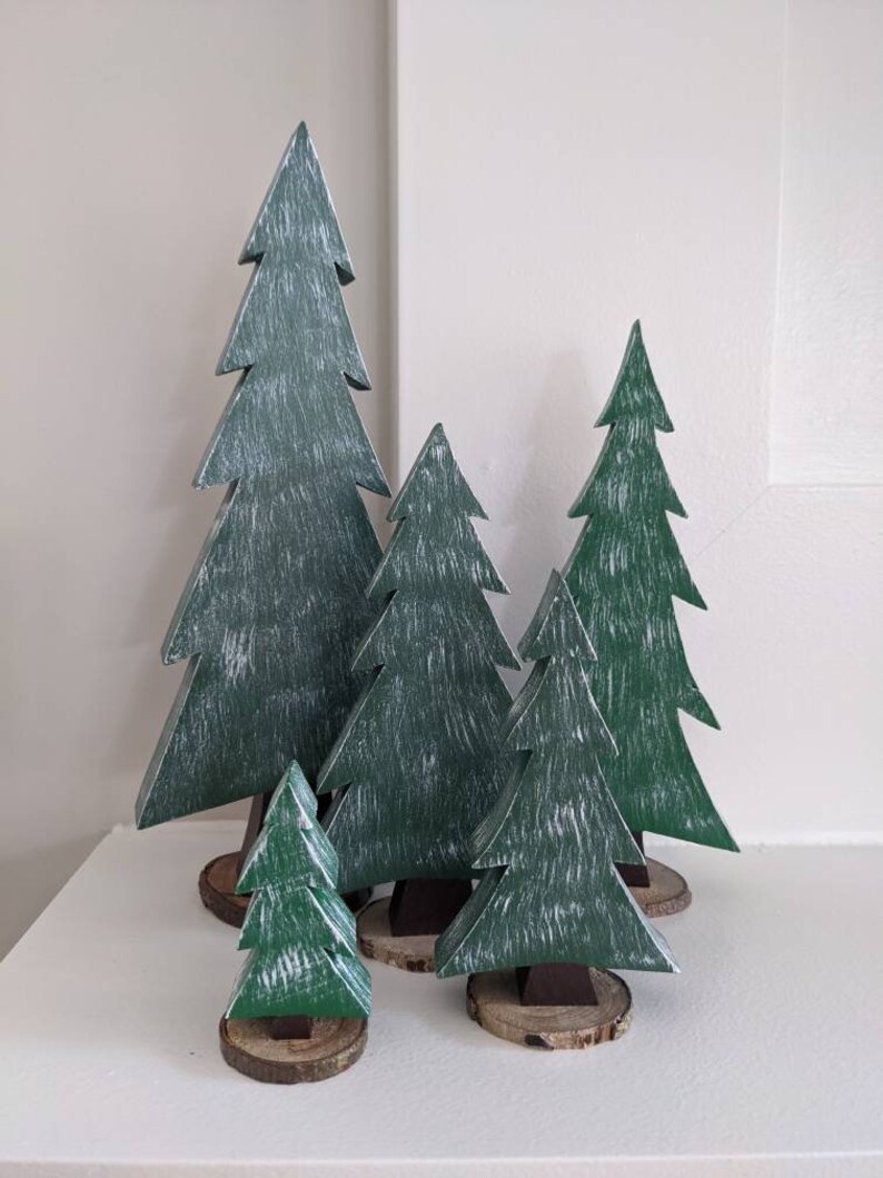 Choisissez votre finition Lot de 5 sapins de Noël décoratifs en bois En détresse, unie ou recouverte de neige Décoration de cabane rustique Snow Covered