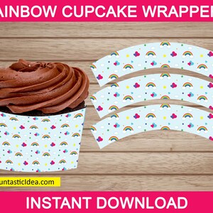 Op de afbeelding: Printbare cupcake-verpakkingen met een regenboog-, wolk- en hartpatroon op een lichtblauwe achtergrond. De verpakkingen zijn ontworpen om te passen bij standaard cupcake-formaten. De tekst "INSTANT DOWNLOAD" staat onderaan de afbeelding.