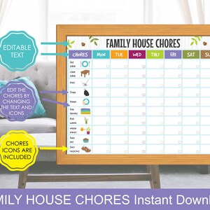 Puede incluir: Un cuadro de tareas dom&eacute;sticas imprimible con un fondo azul claro y un marco de madera. El cuadro est&aacute; dividido en d&iacute;as de la semana e incluye una lista de tareas con iconos. El texto "FAMILY HOUSE CHORES" est&aacute; en la parte superior del cuadro.
