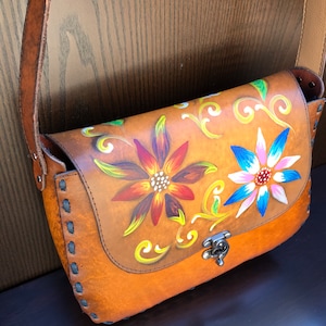 Bolso de mano de piel para mujer con aspecto retro vintage de los años 70, gran regalo para el Día de la Madre, diseño 100 % pintado a mano sobre piel auténtica, etiqueta personalizada