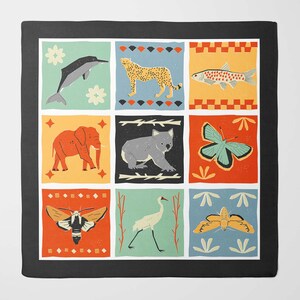 Foulard en soie à collage animal rétro | carré de luxe pour femme | Emballez dans des motifs imprimés uniques | Cadeau pour une femme