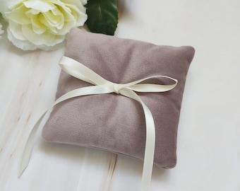 Coussin pour alliances en velours, coussin pour porte-alliances, porte-alliances, mariage minimaliste, porte-alliances pour cérémonie, mariage rose poudré