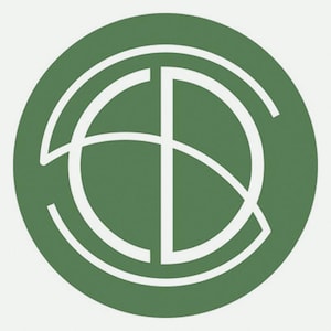 Puede incluir: Un dise&ntilde;o de logotipo circular con un monograma blanco sobre un fondo verde. El monograma parece estar compuesto por las letras "S", "D" y "B", con l&iacute;neas curvas y rectas que forman el dise&ntilde;o. El logotipo es simple y moderno.
