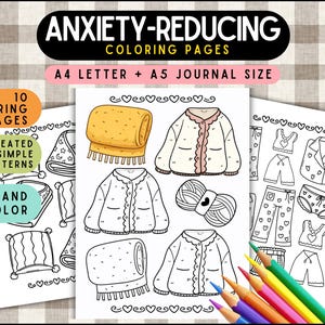 Könnte beinhalten: Angstlösende Malvorlagen mit sich wiederholenden einfachen Mustern. Die Seiten sind im A4- und A5-Format. Das Bild zeigt Malvorlagen mit Zeichnungen von Kleidungsstücken, einem Schal und einem Wollknäuel. Buntstifte befinden sich in der unteren rechten Ecke.