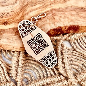 Retro QR Code Keychain • Scannable & Portable Fob • Wooden Maple Boho Rattan Cane Motel Keychain • Essential for Small Business Owners