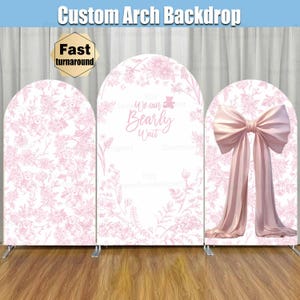 Podemos esperar con oso de peluche, arco para baby shower, fondo, cubierta, lazo de tela Toile de Jouy rosa pastel, paneles de soporte para fiesta, foto de pared de Chiara