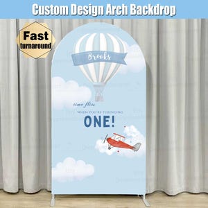 Fondo de arco para primer cumpleaños con diseño de avión de aventuras, cubierta, soporte para niño, paneles Time Flies, globo aerostático, fiesta de cumpleaños, tela elástica para pared Chiara