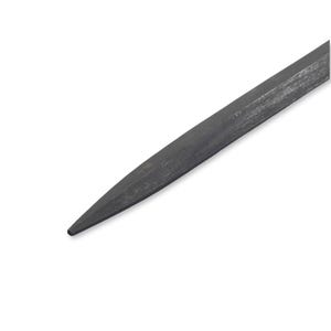 Può includere: Primo piano della punta appuntita di un paletto di metallo nero.