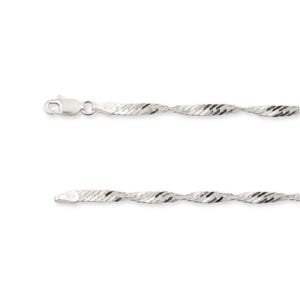 Puede incluir: Un collar de cadena de plata con un diseño trenzado. La cadena está hecha de plata de ley y tiene un acabado pulido.