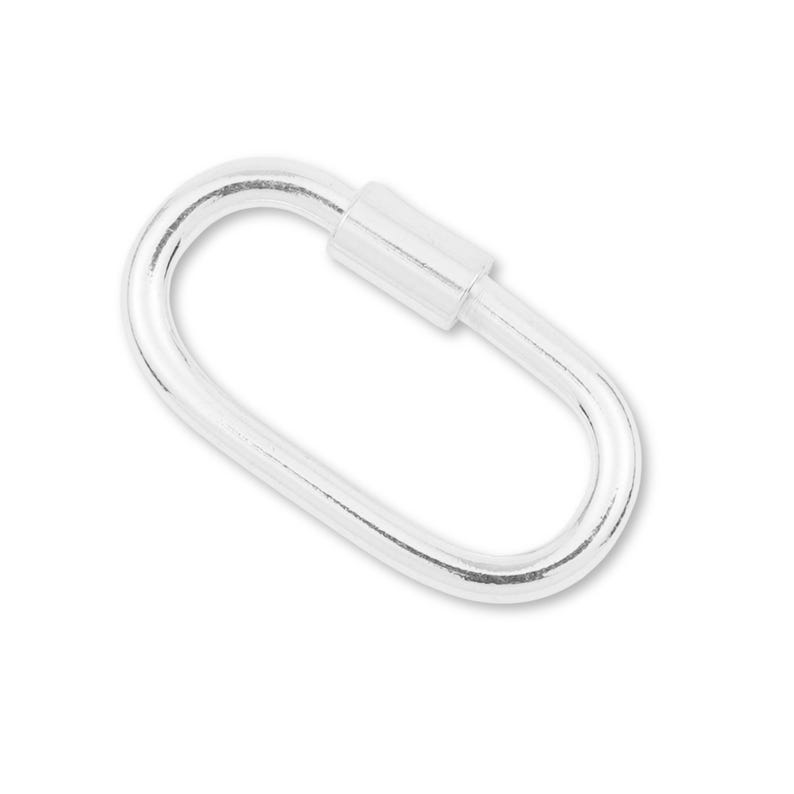 K&ouml;nnte beinhalten: Ein gl&auml;nzender, silberfarbener ovaler Karabiner mit Schraubverschluss. Der Karabiner besteht aus glattem, reflektierendem Metall und dient zur Sicherung von Gegenst&auml;nden. Das Design ist einfach und funktional, geeignet f&uuml;r verschiedene Anwendungen.