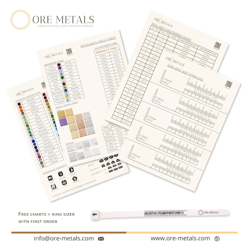 K&ouml;nnte beinhalten: Eine Sammlung von gedruckten Diagrammen und ein Ringma&szlig; von Ore Metals. Die Diagramme enthalten Edelstein-Farbtabellen, Metall-Farbtabellen und Informationen zur Ringgr&ouml;&szlig;enumrechnung. Das Ringma&szlig; ist wei&szlig; mit schwarzen Markierungen.