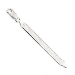 Puede incluir: Un collar de cadena de serpiente de plata con cierre de langosta.