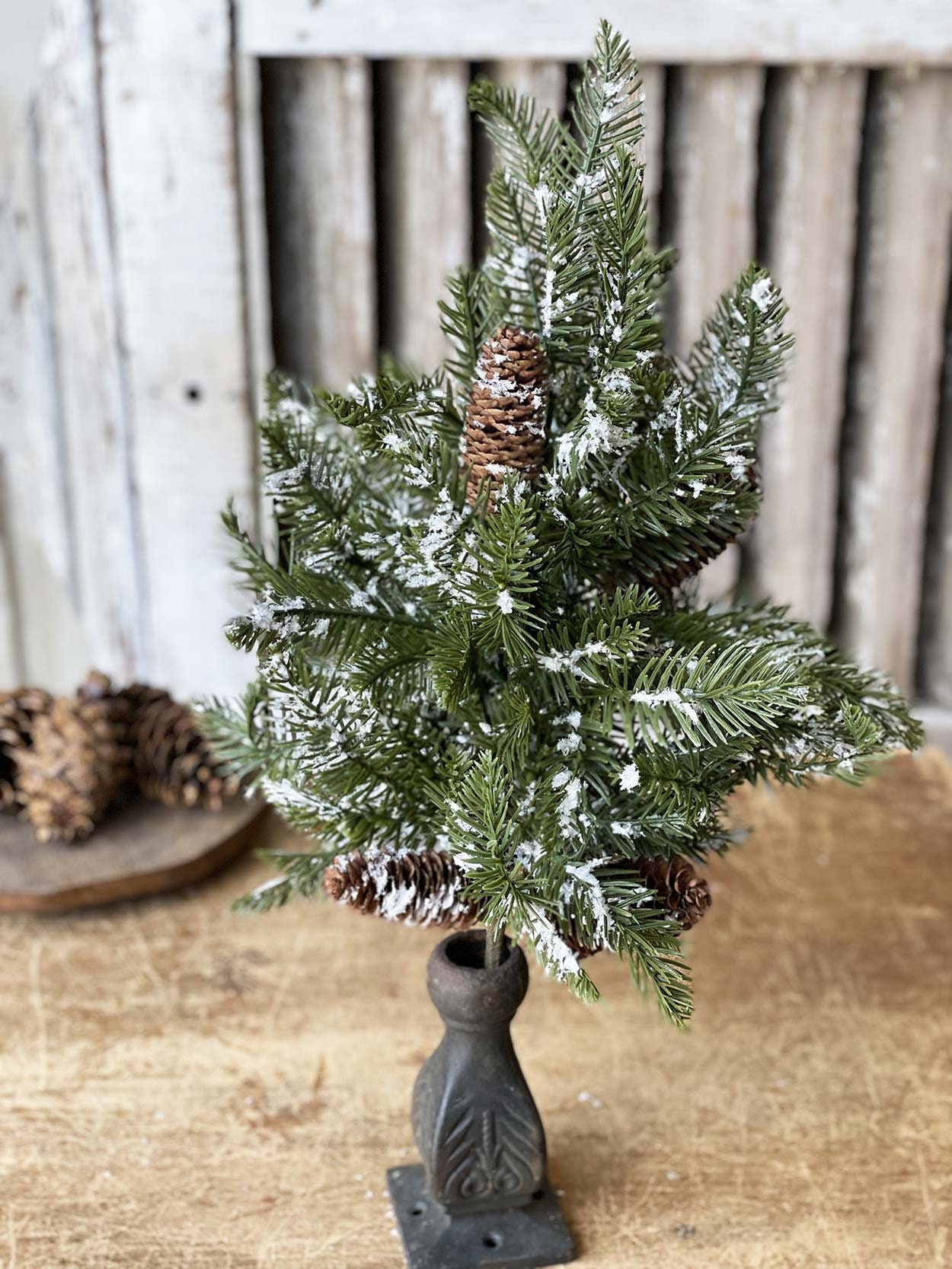 Christmas Decorations Floral Picks and Sprays Pine Branches 16 Pcs Tree  Stems Berries Small Spot Evergreen Artificial Holly for Xmas White 