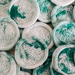 Adesivos de lacre de cera autoadesivos em mármore branco e verde - elegantes adesivos de lacre de cera pré-fabricados para convites e cartas