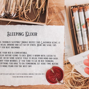 Lettera in una bottiglia - Set di 5 elisir aromatici Apri quando lettere in una scatola regalo, sigillate con cera e profumate / regalo vintage personalizzato fatto a mano