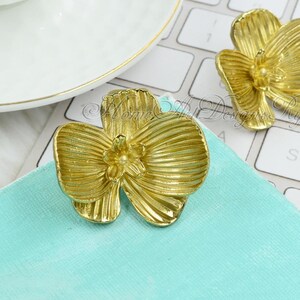 Flower Brass Handle/flower knob/Lady Drawer Knob/Cabinet Pull/Wardrobe Pull/offices Knob/cafes Knob/restaurant Knob/Pull Handle Hardware