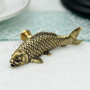 Perilla de carpa de latón, perilla de bronce antiguo de latón macizo, tirador para gabinete de cocina, tirador de cajón de latón, tirador de tocador, herrajes únicos para muebles