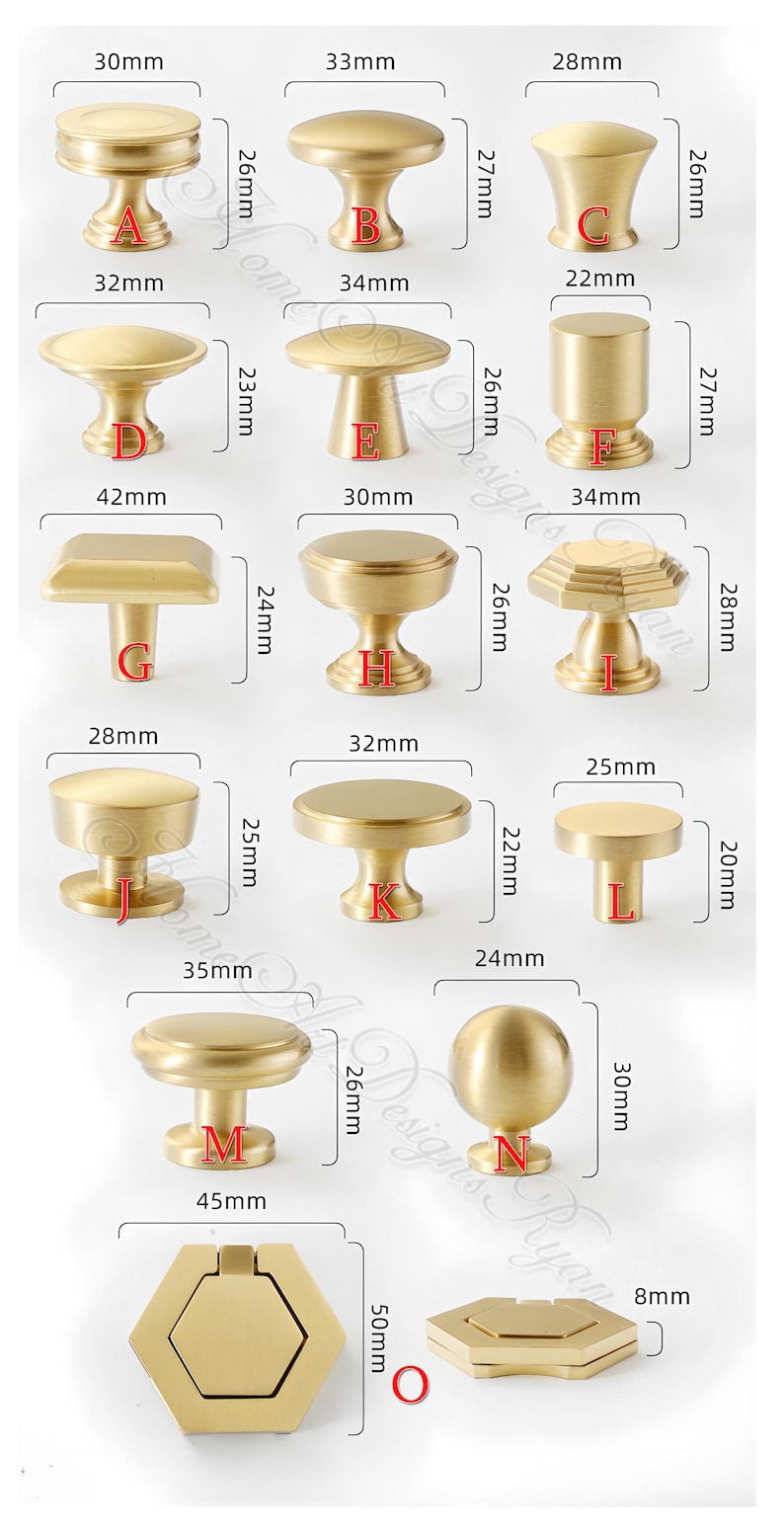 Puede incluir: Una colecci&oacute;n de pomos y tiradores dorados para armarios en varios dise&ntilde;os. Los pomos var&iacute;an en tama&ntilde;o, el m&aacute;s grande mide 45 mm de ancho. La imagen muestra diferentes formas, incluyendo opciones redondas, cuadradas y hexagonales.