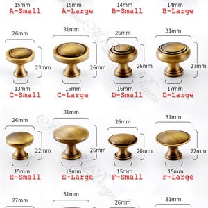 Puede incluir: Colecci&oacute;n de tiradores de armario de lat&oacute;n antiguo en varios tama&ntilde;os. Las medidas se proporcionan en mil&iacute;metros. Los tiradores tienen un dise&ntilde;o cl&aacute;sico, con tapas redondeadas y bases decorativas. Ideal para la restauraci&oacute;n de muebles.