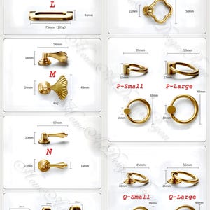 Puede incluir: Una variedad de herrajes para gabinetes en tono lat&oacute;n, que incluyen manijas, perillas y jaladeras. Las dimensiones se proporcionan en mil&iacute;metros. El hardware incluye una jaladera rectangular (93 mm), una jaladera en forma de tr&eacute;bol (50 mm) y jaladeras de anillo (48 mm).