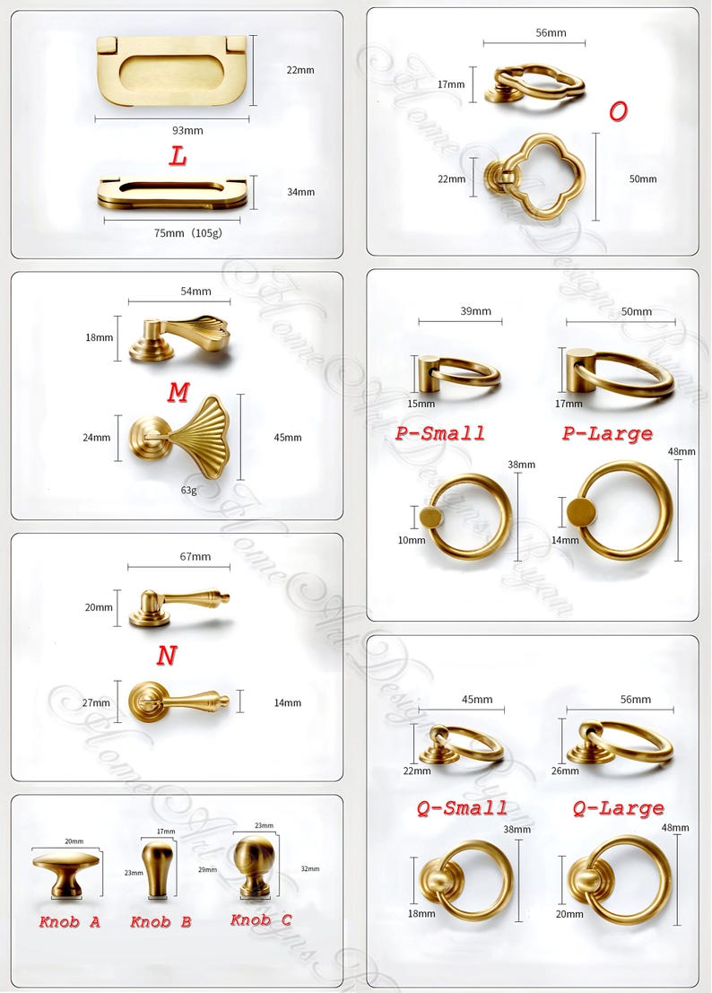 Puede incluir: Una variedad de herrajes para gabinetes en tono lat&oacute;n, que incluyen manijas, perillas y jaladeras. Las dimensiones se proporcionan en mil&iacute;metros. El hardware incluye una jaladera rectangular (93 mm), una jaladera en forma de tr&eacute;bol (50 mm) y jaladeras de anillo (48 mm).