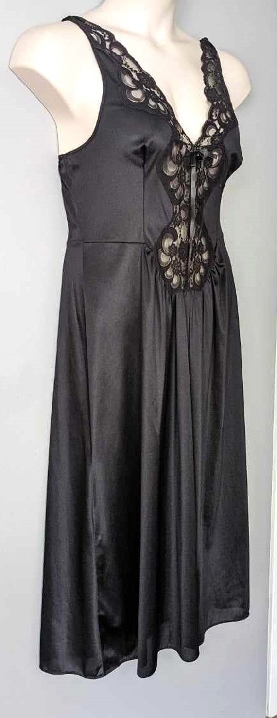 Vintage BLACK 'HILTON' GOWN for Day or Night Wear… - image 6