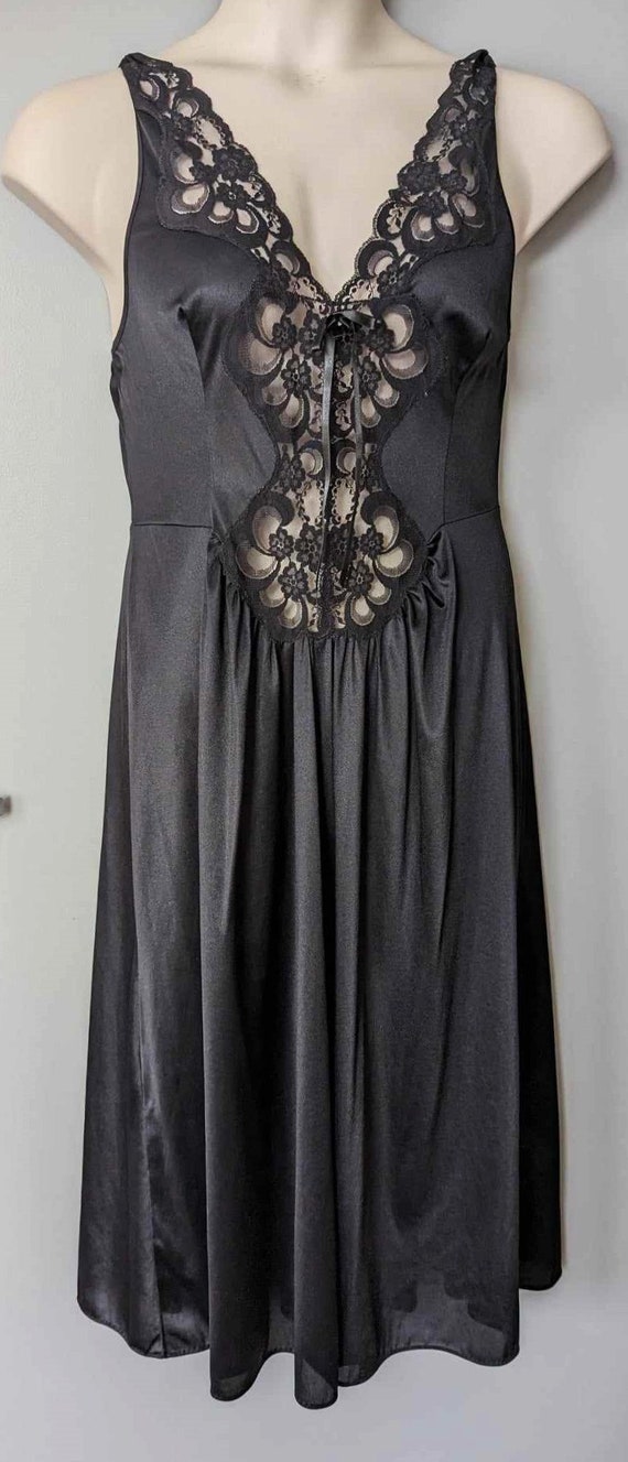 Vintage BLACK 'HILTON' GOWN for Day or Night Wear… - image 2