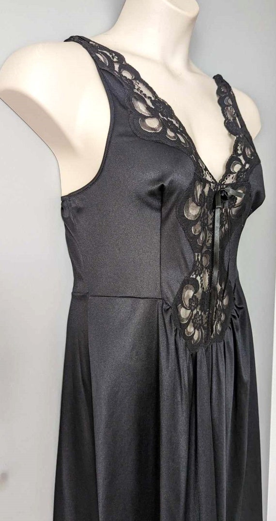 Vintage BLACK 'HILTON' GOWN for Day or Night Wear… - image 7