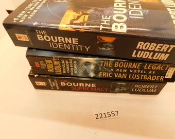 WCT  3 Jason Bourne paperback novels: the bourne Suprenicy, the bourne identity, the bourne legacy B221557