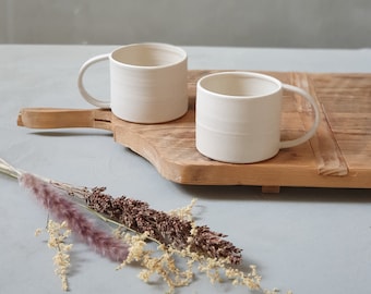 2 tazas de cerámica blanca mate con asas, dos tazas de cerámica, taza de gres de café / té, tazas de café de color natural, juego de tazas modernas, regalo para mamá