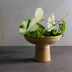 Große Sockelschale, Hochfüßige Obstschale, große Keramikschale, edle fancy Servierschale für besondere Anlässe und Feiertage
