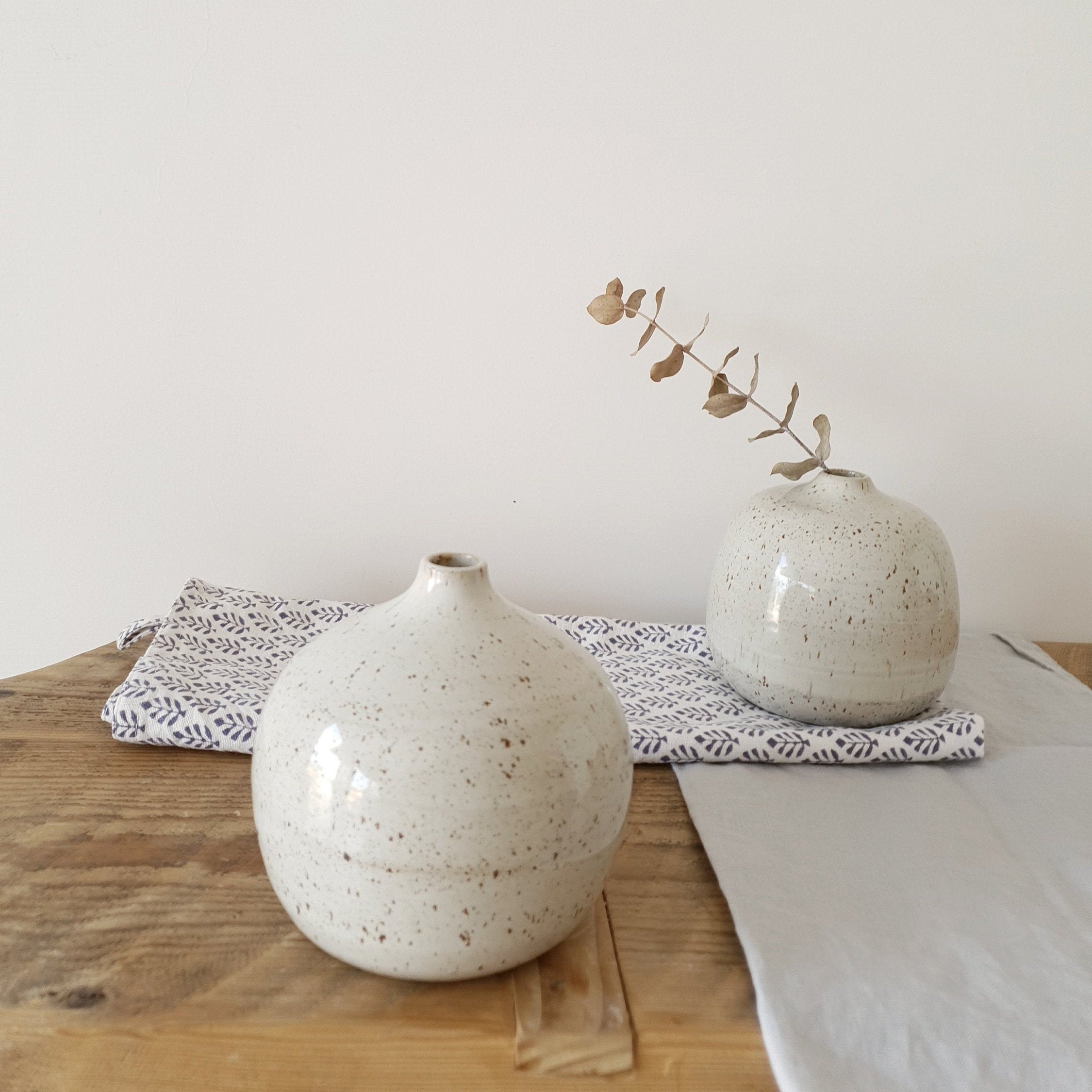 2 Vases à Bouteilles en Céramique Mouchetée Blanche | Ensemble de 2 Vases Bud Minimalistes Bouteille