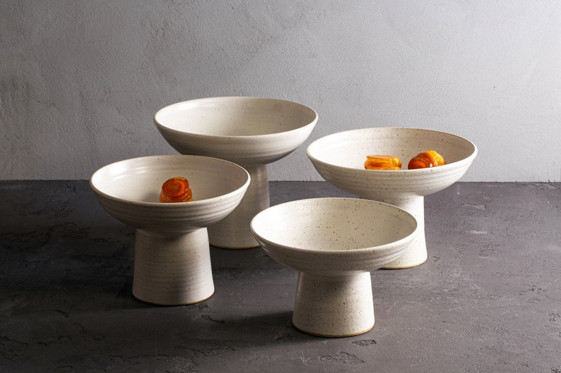 Stor piedestalskål, fruktskål med hög fot, stor keramisk skål i mitten, elegant och elegant serveringsfat för speciella tillfällen och högtider bild 3