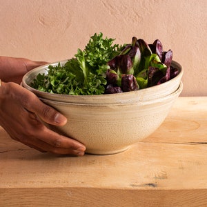 Large 9 Deep Beige Pottery Salad Serving Bowl, Ceramic Large Bowl, Off-White Stoneware Bowl, Fruit /Pasta / Dinner Serving Dish, Mom Gift Bege
