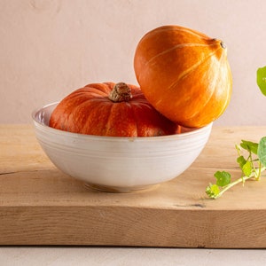 Large 9 Deep Beige Pottery Salad Serving Bowl, Ceramic Large Bowl, Off-White Stoneware Bowl, Fruit /Pasta / Dinner Serving Dish, Mom Gift ホワイト