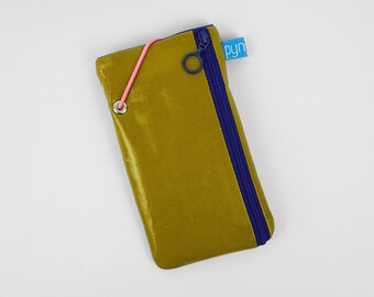 Custom-made mobile phone case with additional zippered pocket