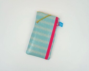 Custom-made mobile phone case with additional zippered pocket