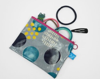 small zippered pockets