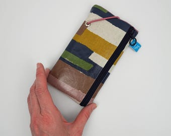 Custom-made mobile phone case with additional zippered pocket