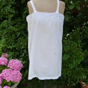 antique 1900&#39;s white night dress lawn cotton tuille lace, 38&quot; bust. beautiful monogram needs repair
