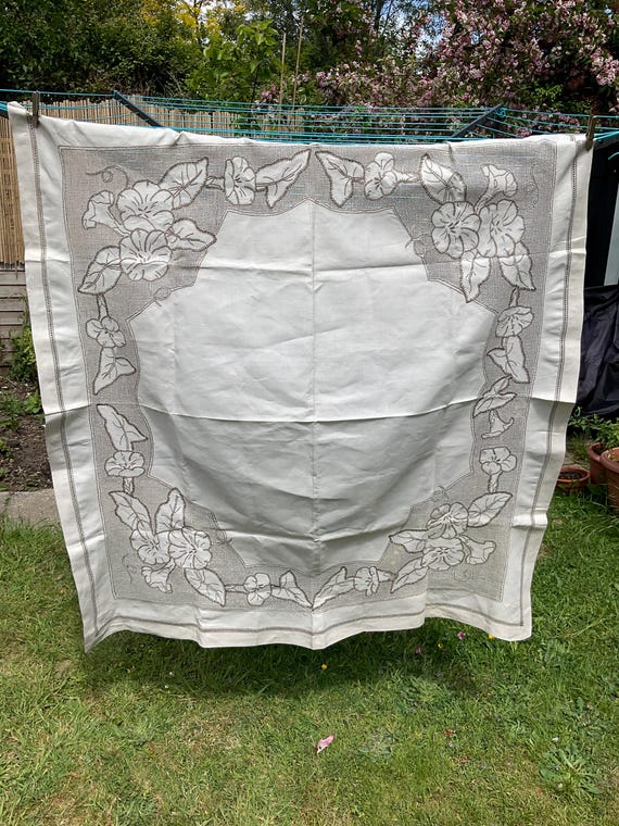 テーブルクロス ヴィンテージ 刺繍 フランス ヴィンテージテーブルクロス。フランス製。厚手の未染色リネン刺繍