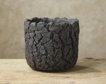 Stoneware pot for succulents, cacti, and caudex plants. Handmade in a rustic style. Dimensions: 14 cm (width) x 13 cm (height)