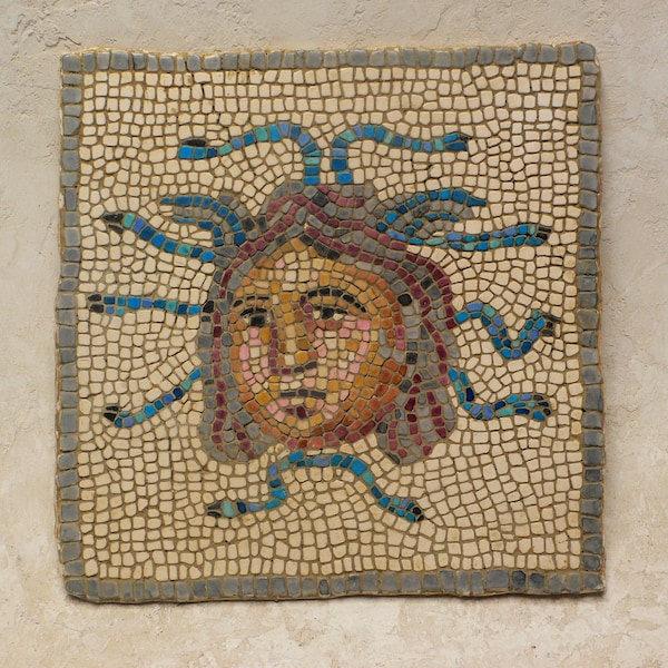 Reproduction d'une mosaïque romaine. Mosaïque de la Méduse d'Itálica (Séville) Andalousie Espagne. Fausse mosaïque