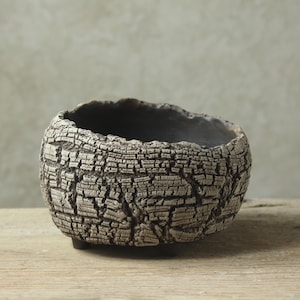 Handgjord keramikkruka för kaktusar och suckulenter. Storlek: 16,5 cm (bredd) x 8-11 cm (höjd)