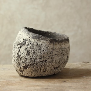 Maceta de gres para suculenta, caudex, cactus. Hecha a mano. Tamaño: 12-14,5 cm (ancho) x 10 - 13 cm (alto)