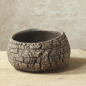 Keramisk kruka för suckulenter och kaktusar. Handgjord. Storlek: 13,5 cm (bredd) 6-7 cm (höjd)