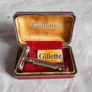 Vintage Safety Razor Gillette Aristocrat Junior #58 1956-57