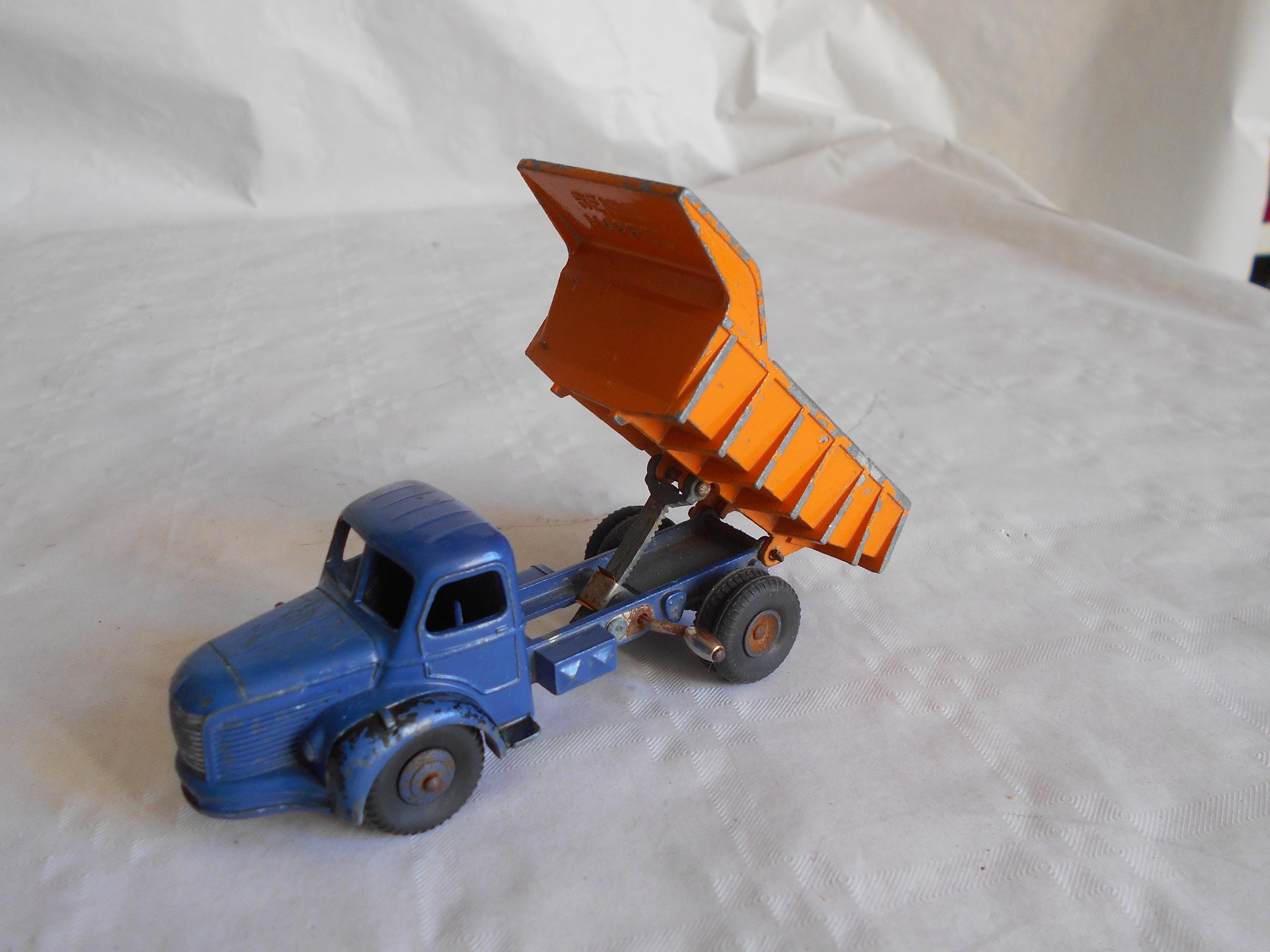 Dinky Toys 1:43 - 1 - Model vrachtwagen - ref. 34A Berliet Benne Carrières
